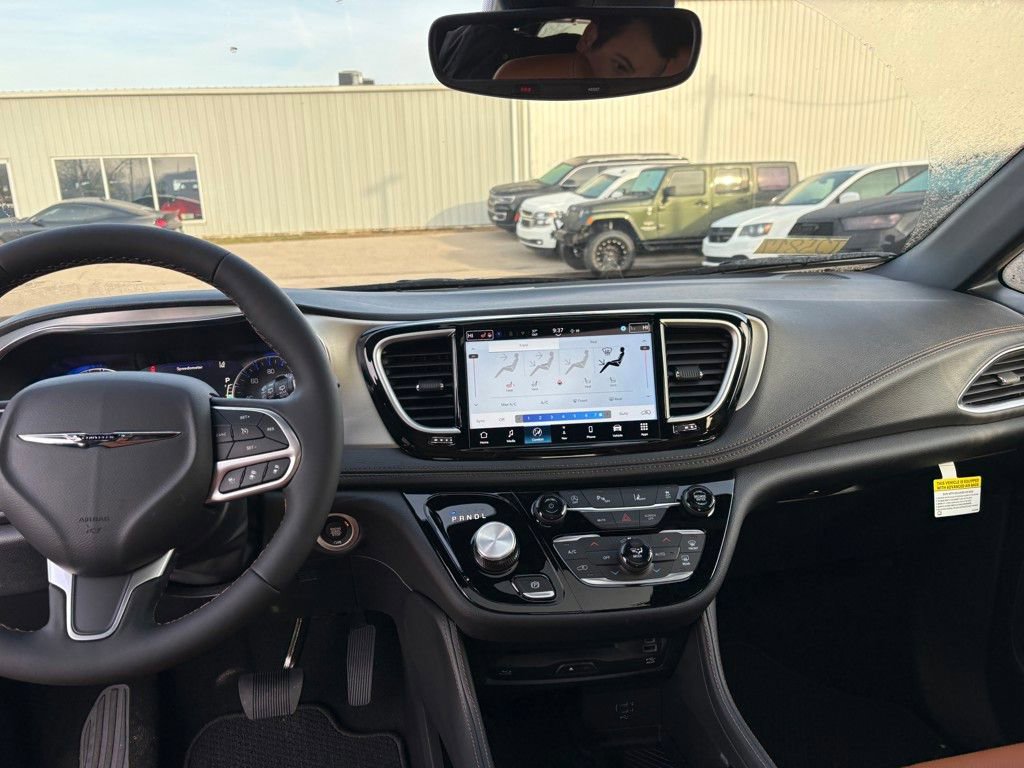 New 2026 Chrysler Pacifica Pinnacle w/ Trailer Tow Group image 11