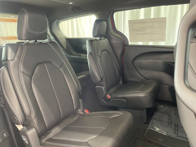 New 2026 Chrysler Pacifica Select image 38