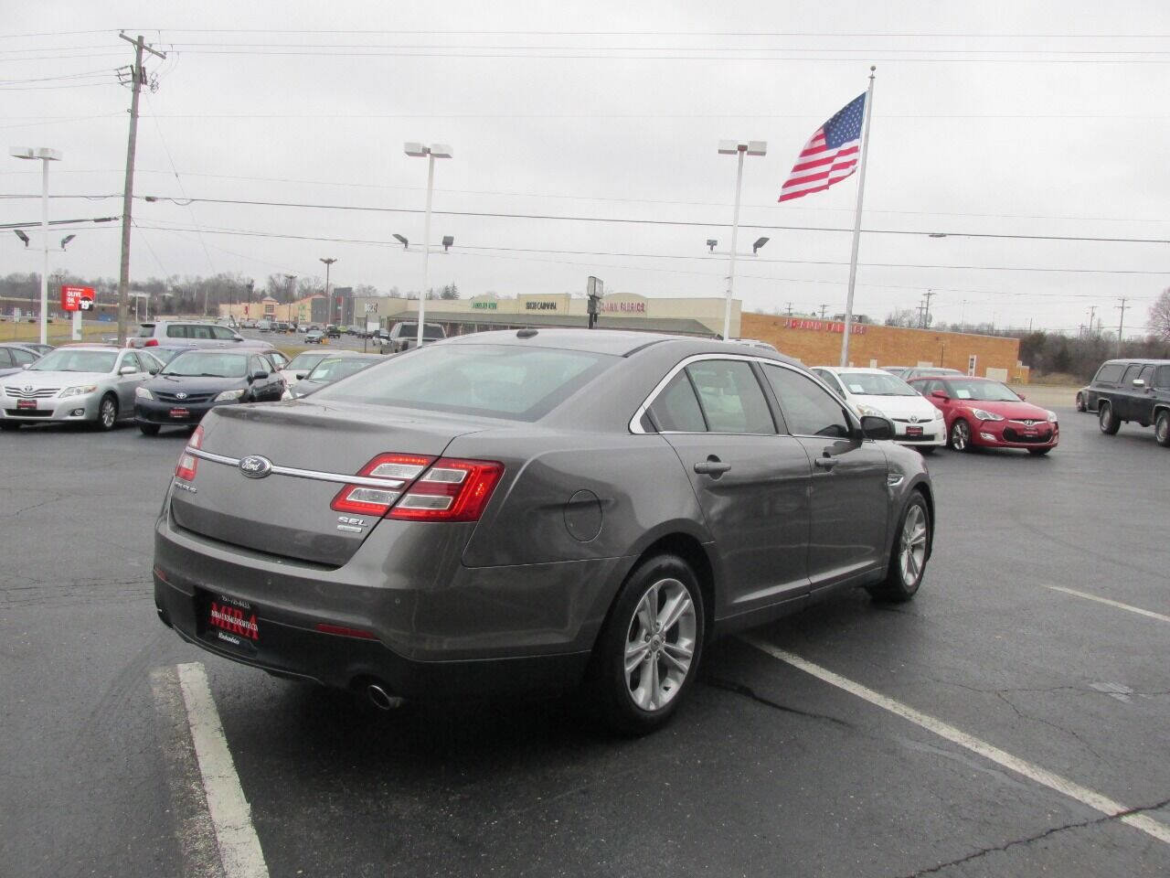 Used 2013 Ford Taurus SEL image 7