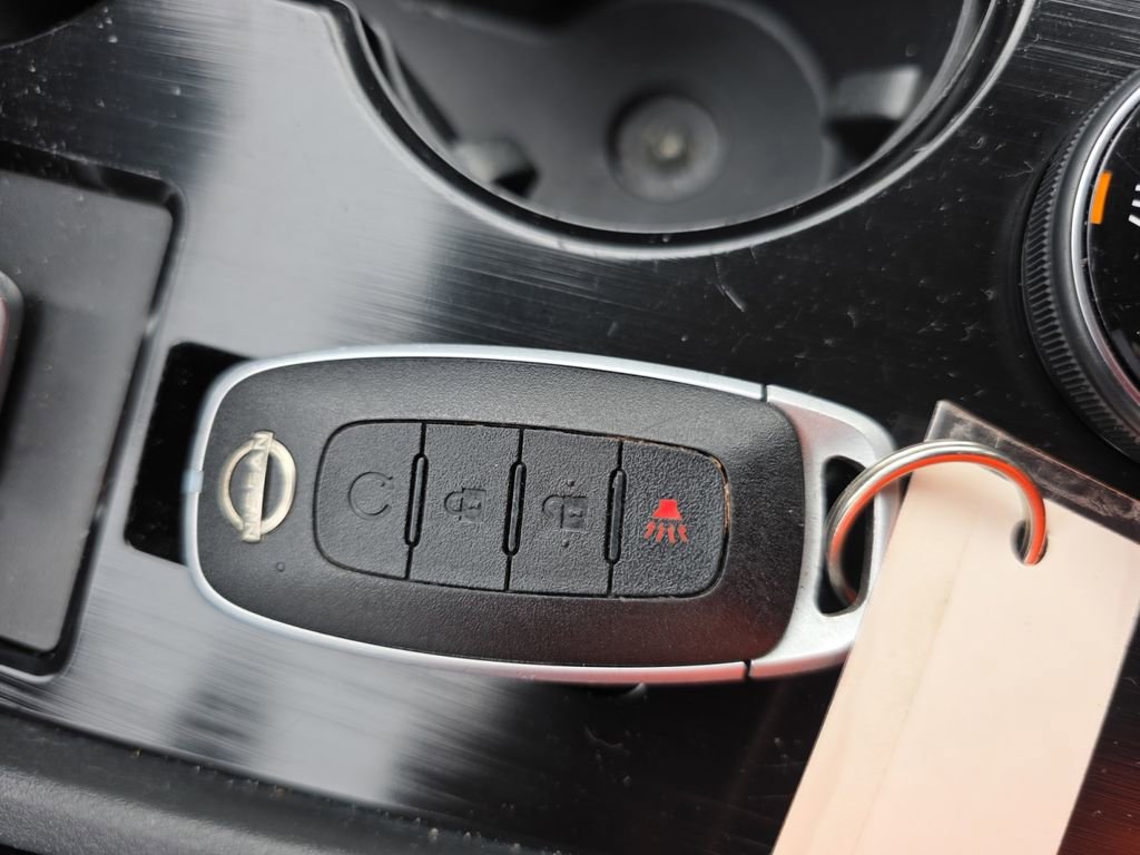 Used 2023 Nissan Rogue SV image 28