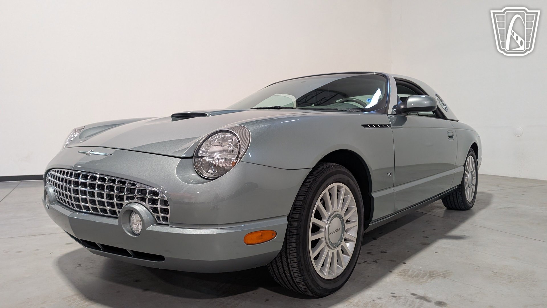 Used 2004 Ford Thunderbird Pacific Coast RWD image 3