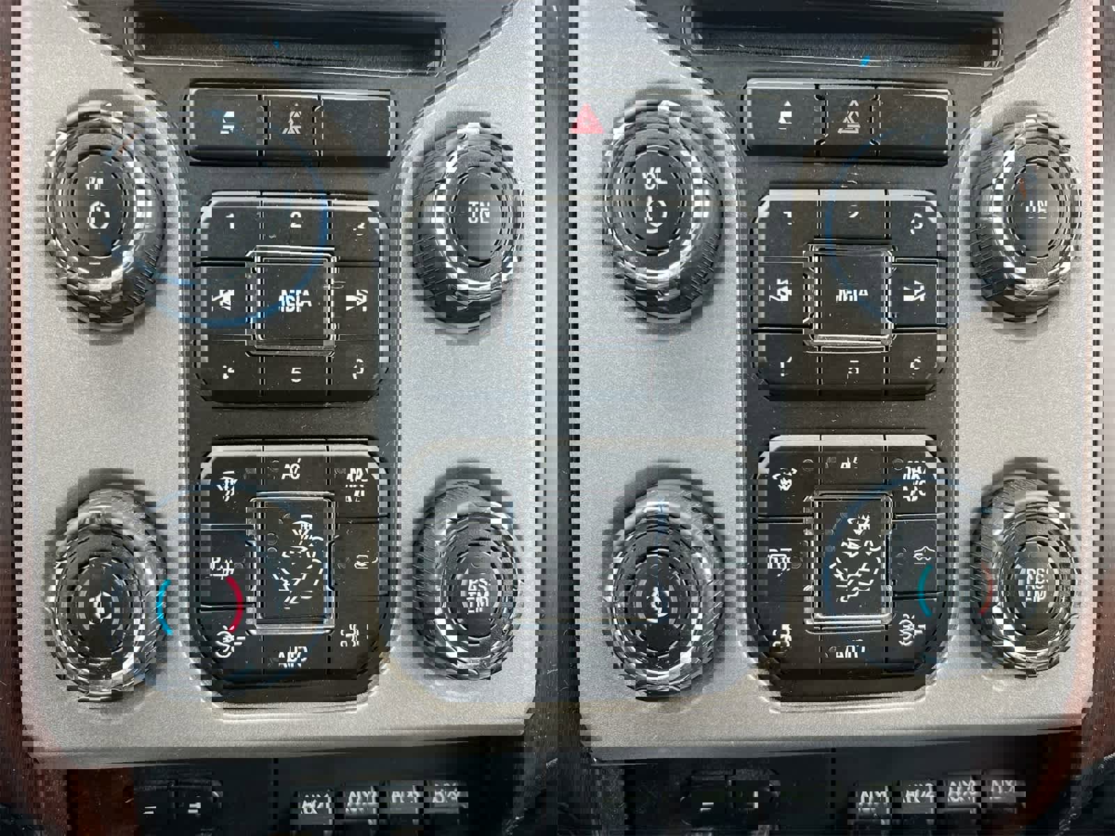 Used 2016 Ford F350 Lariat w/ Lariat Ultimate Package image 27