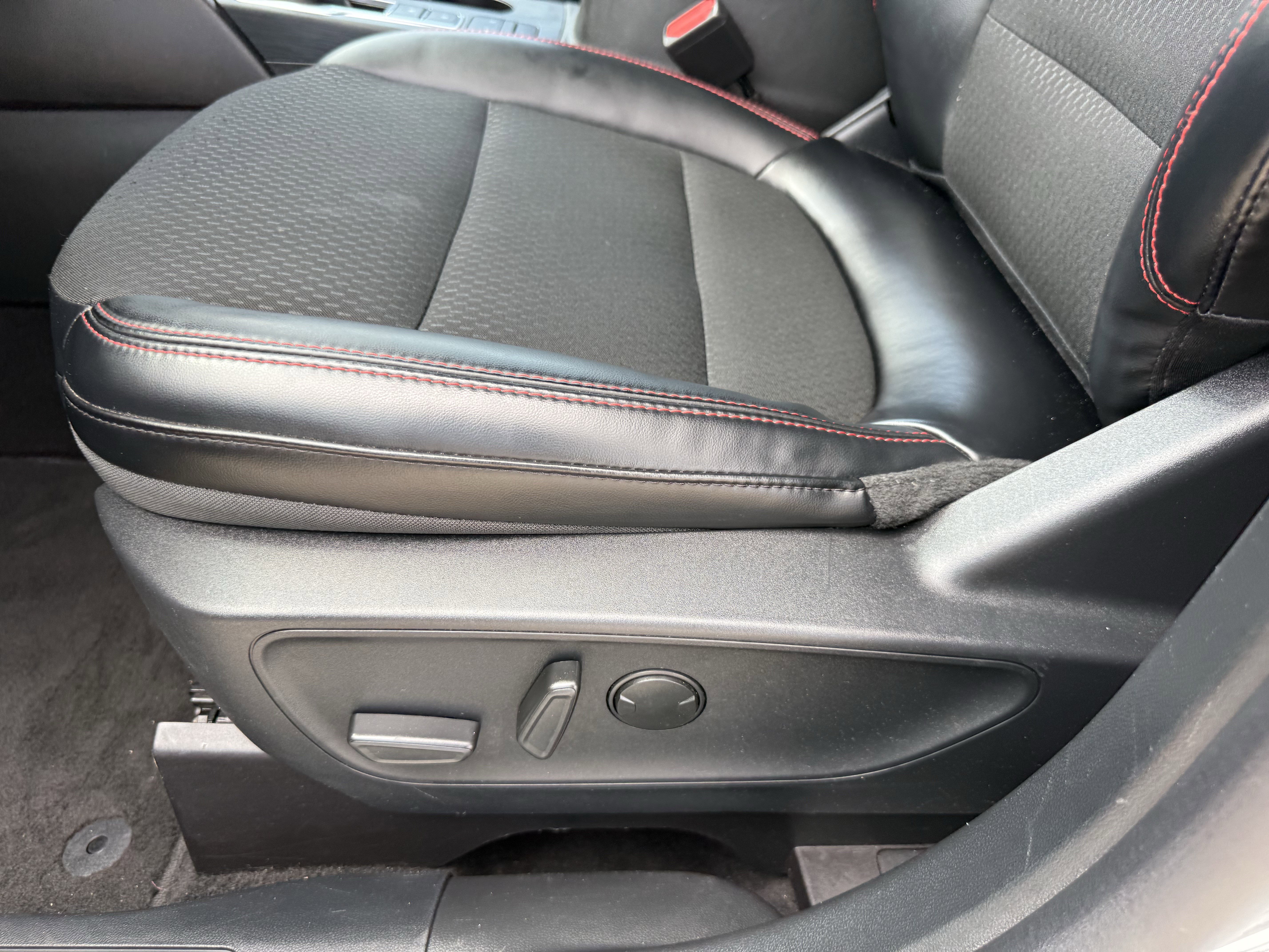 Used 2025 Ford Escape ST-Line image 30