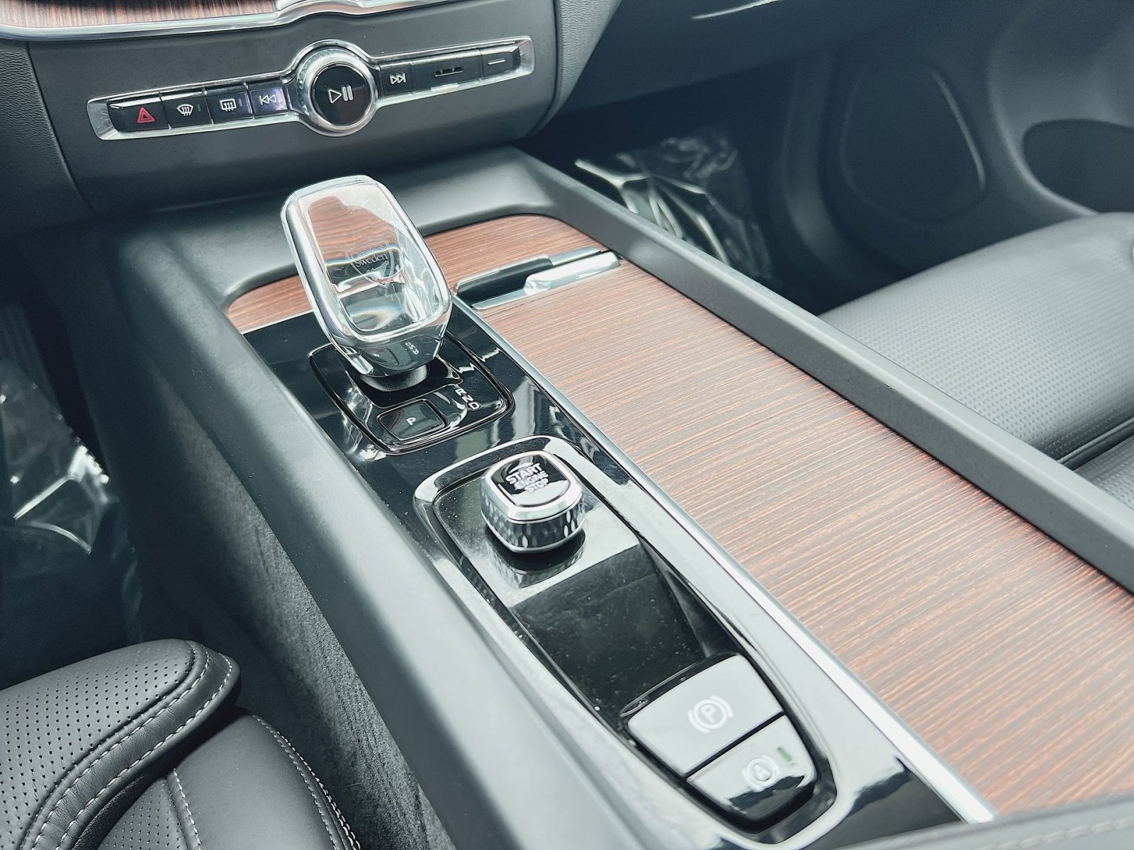 Certified 2023 Volvo XC60 B5 Ultimate image 22