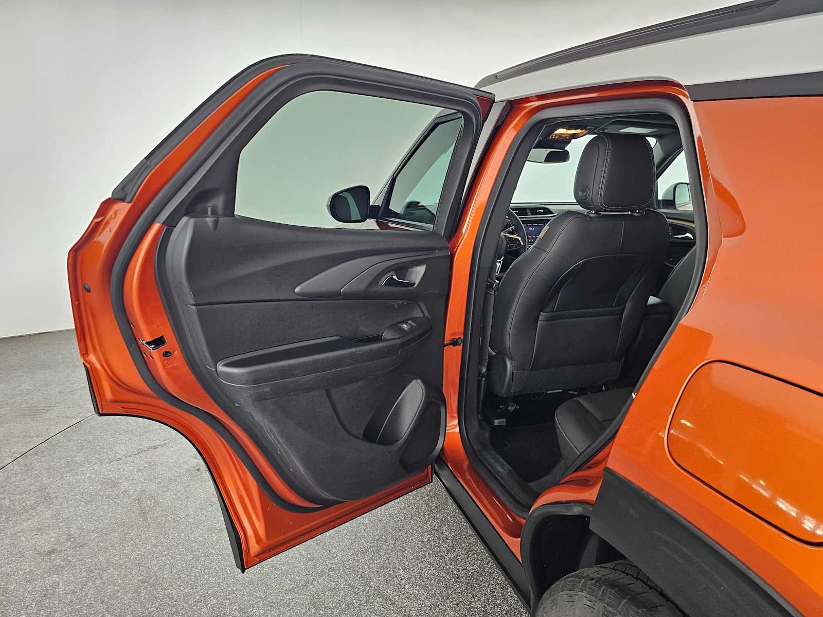 Used 2023 Chevrolet TrailBlazer ACTIV w/ Sun and Liftgate Package FWD image 15