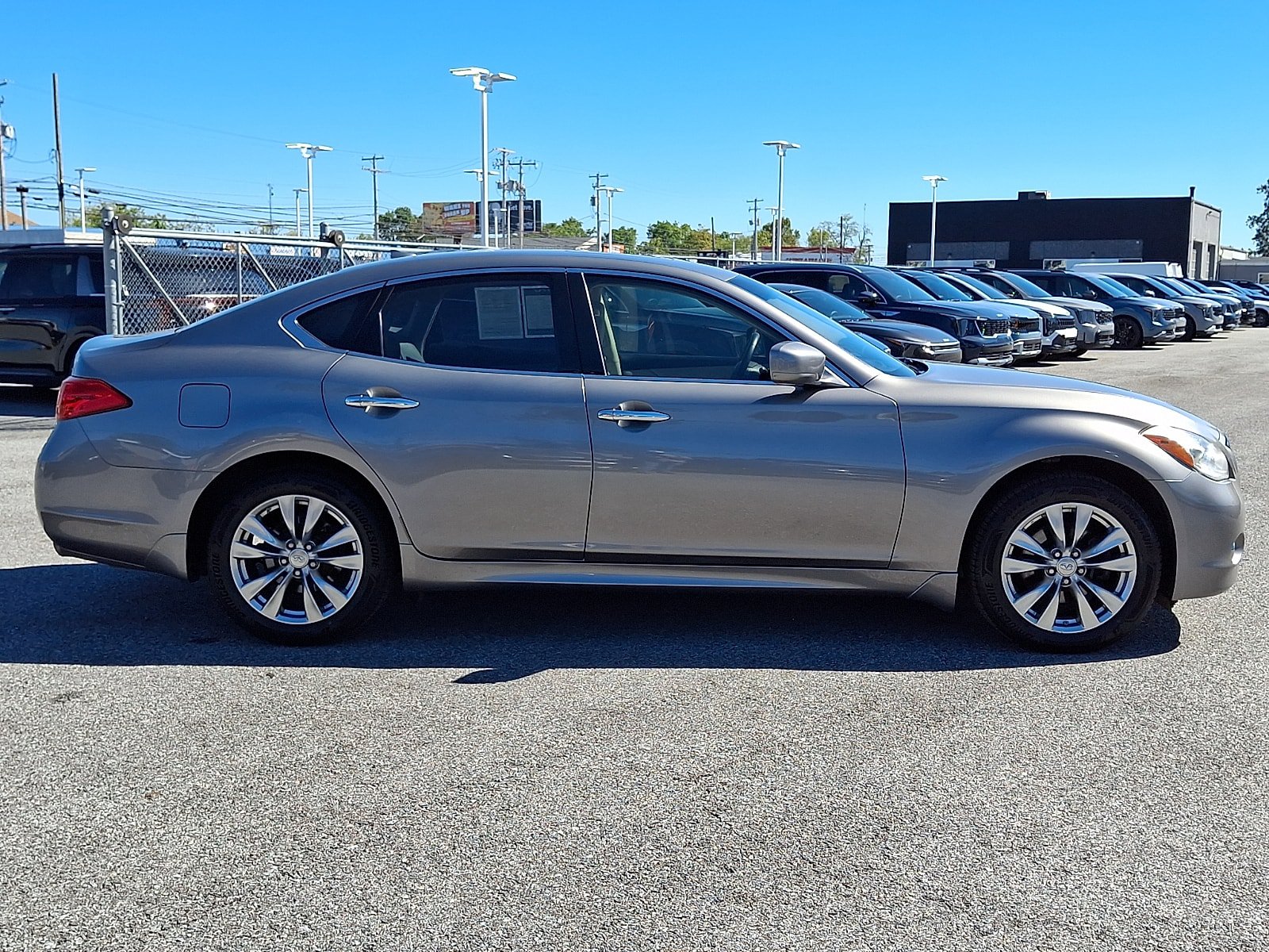 Used 2012 INFINITI M37 x w/ Deluxe Touring Pkg AWD/4WD image 4