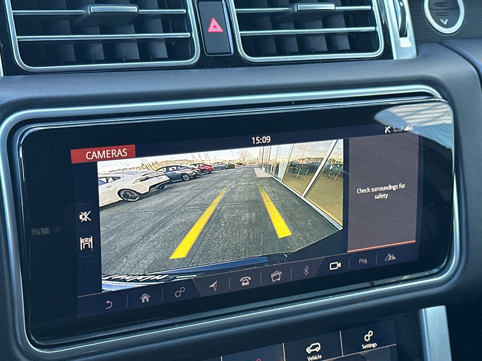 Used 2020 Land Rover Range Rover HSE image 19