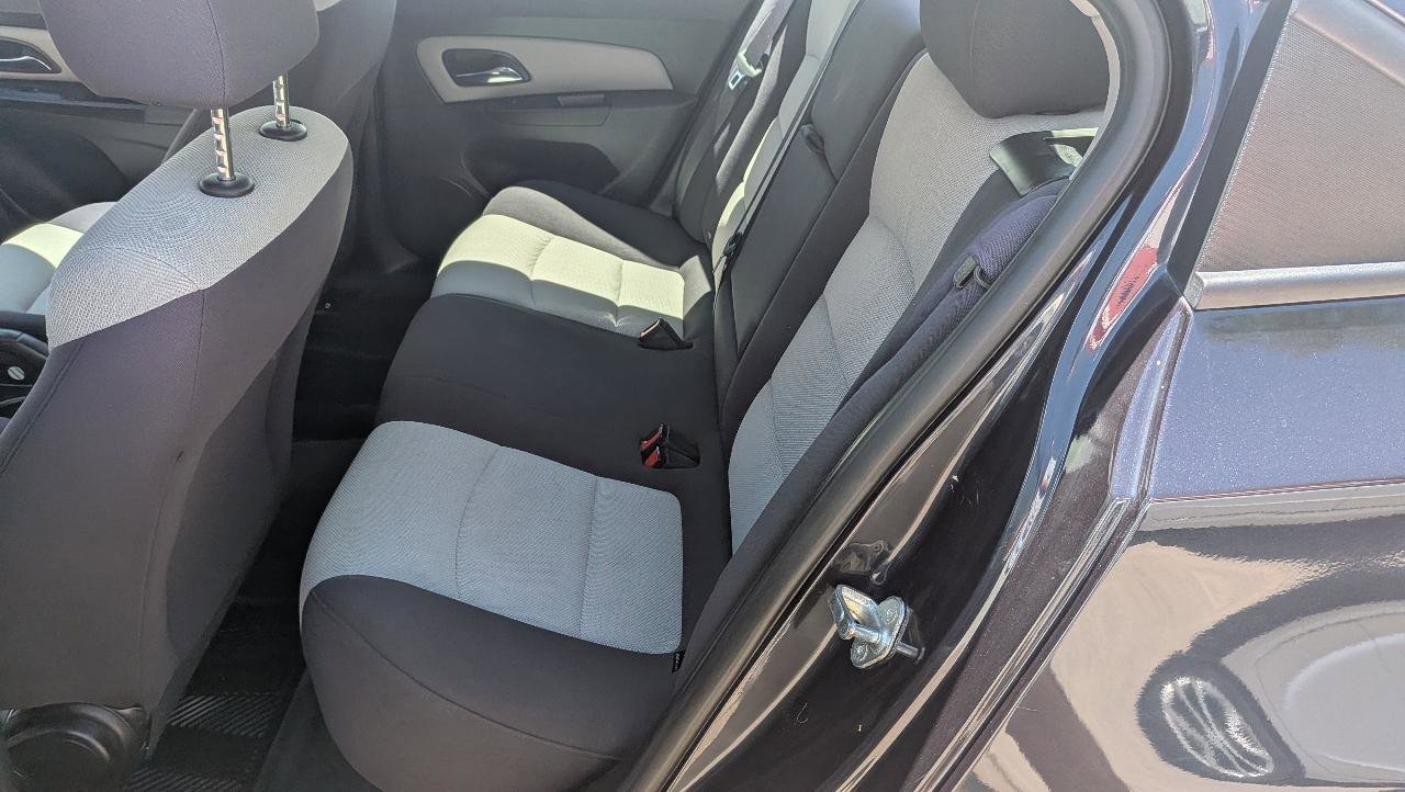 Used 2014 Chevrolet Cruze LS FWD image 10
