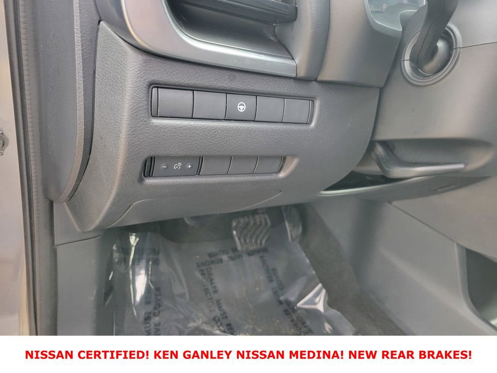 Certified 2023 Nissan Rogue SV image 34