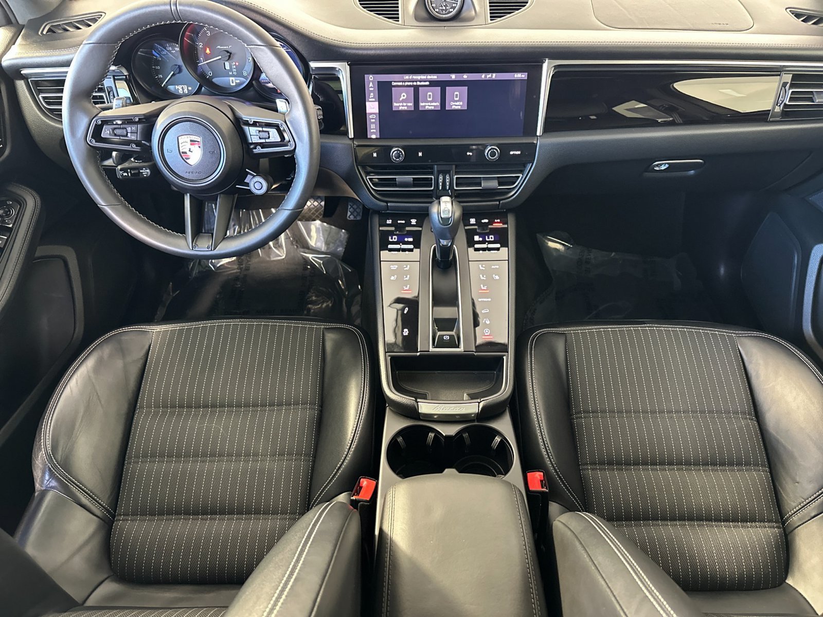Certified 2023 Porsche Macan Turbo AWD/4WD image 6