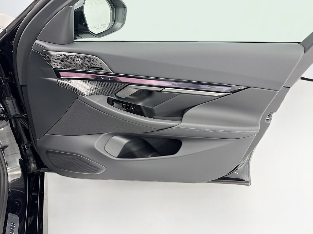 New 2027 BMW 550e xDrive AWD/4WD image 24