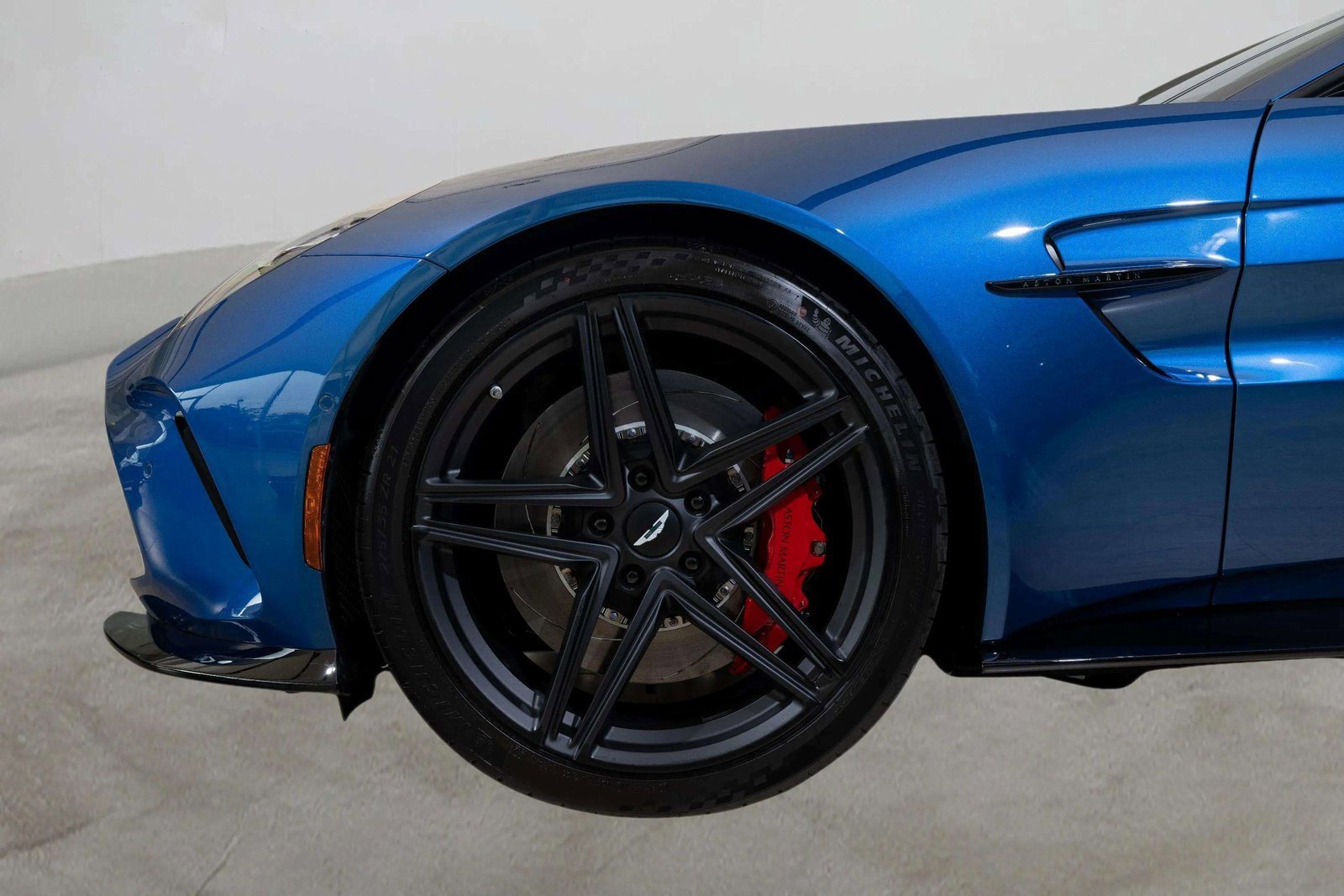 New 2026 Aston Martin V8 Vantage Coupe image 8