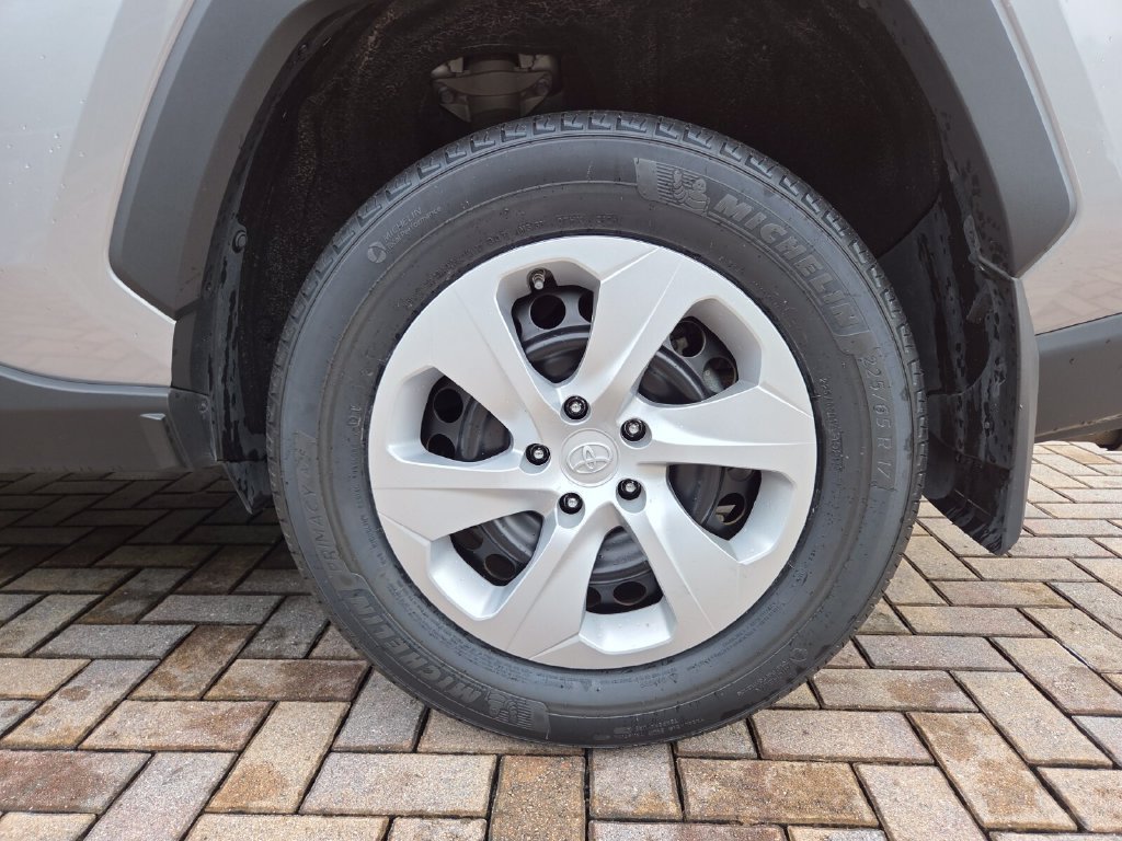 Certified 2024 Toyota RAV4 LE AWD/4WD image 20