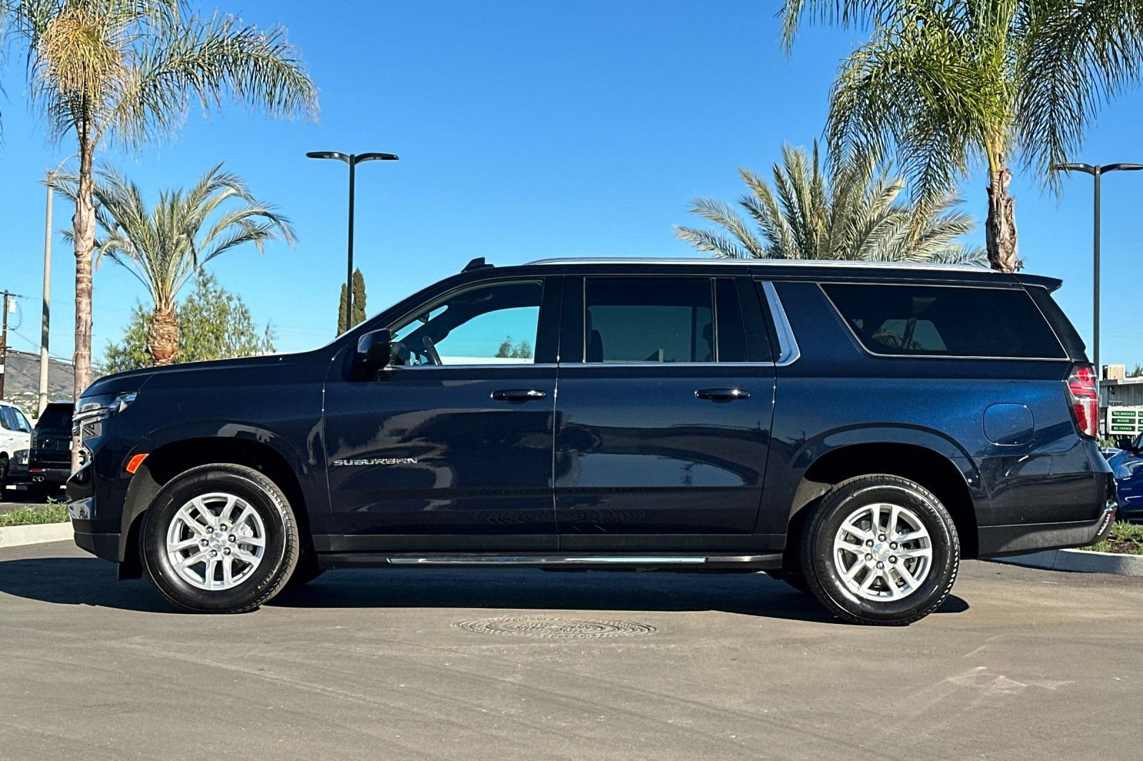 Used 2024 Chevrolet Suburban LT image 7