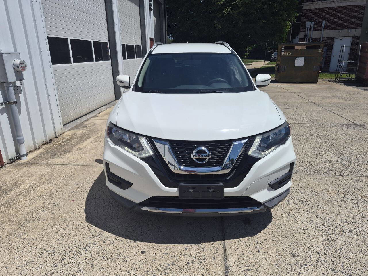 Used 2017 Nissan Rogue SV AWD/4WD image 2