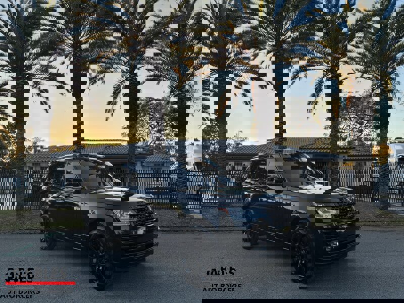 Used 2014 Land Rover Range Rover HSE image 1