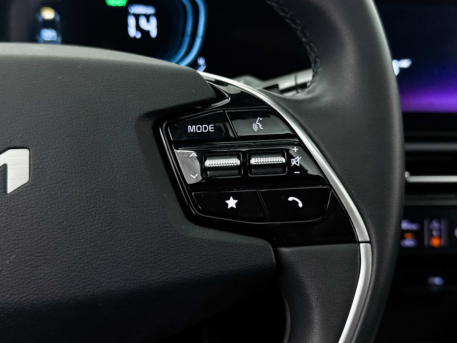 Certified 2025 Kia Niro EX Touring FWD image 35