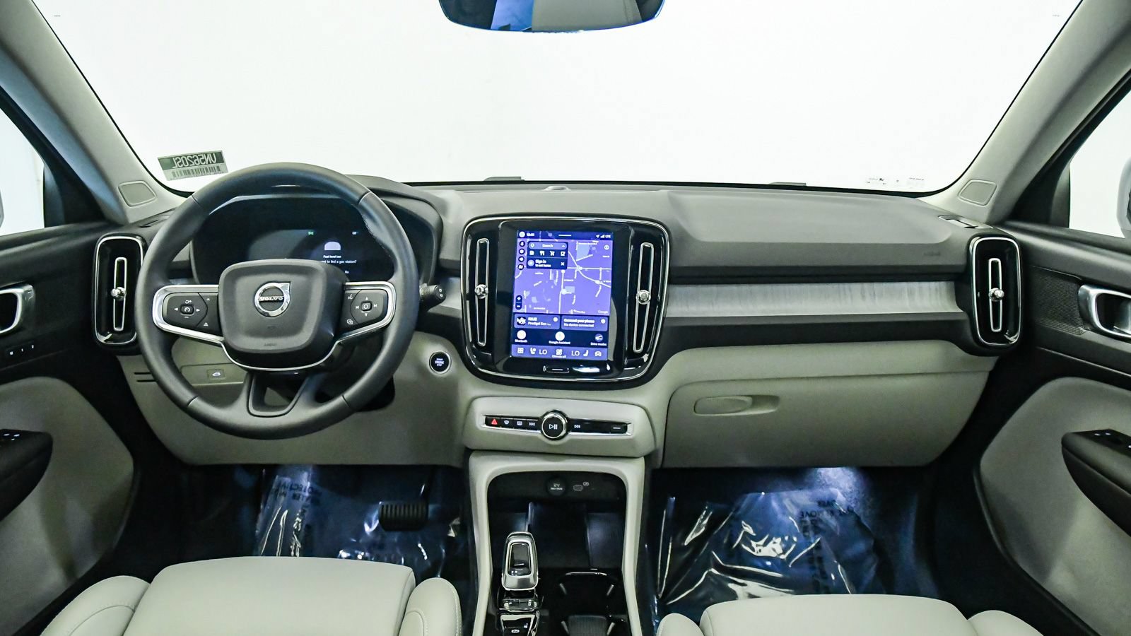 Certified 2026 Volvo XC40 B5 Plus w/ Protection Package Premier AWD/4WD image 15