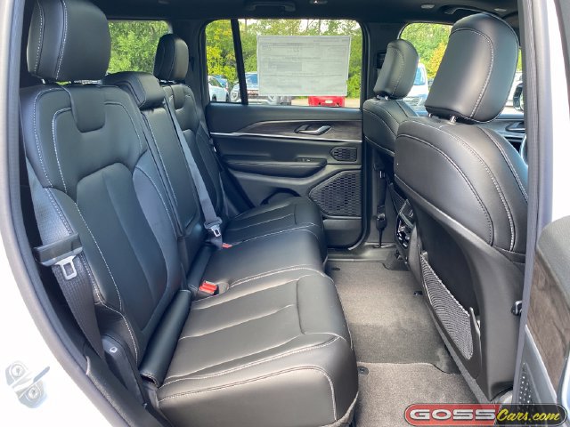 New 2026 Jeep Grand Cherokee Limited w/ Limited Altitude Package AWD/4WD image 8