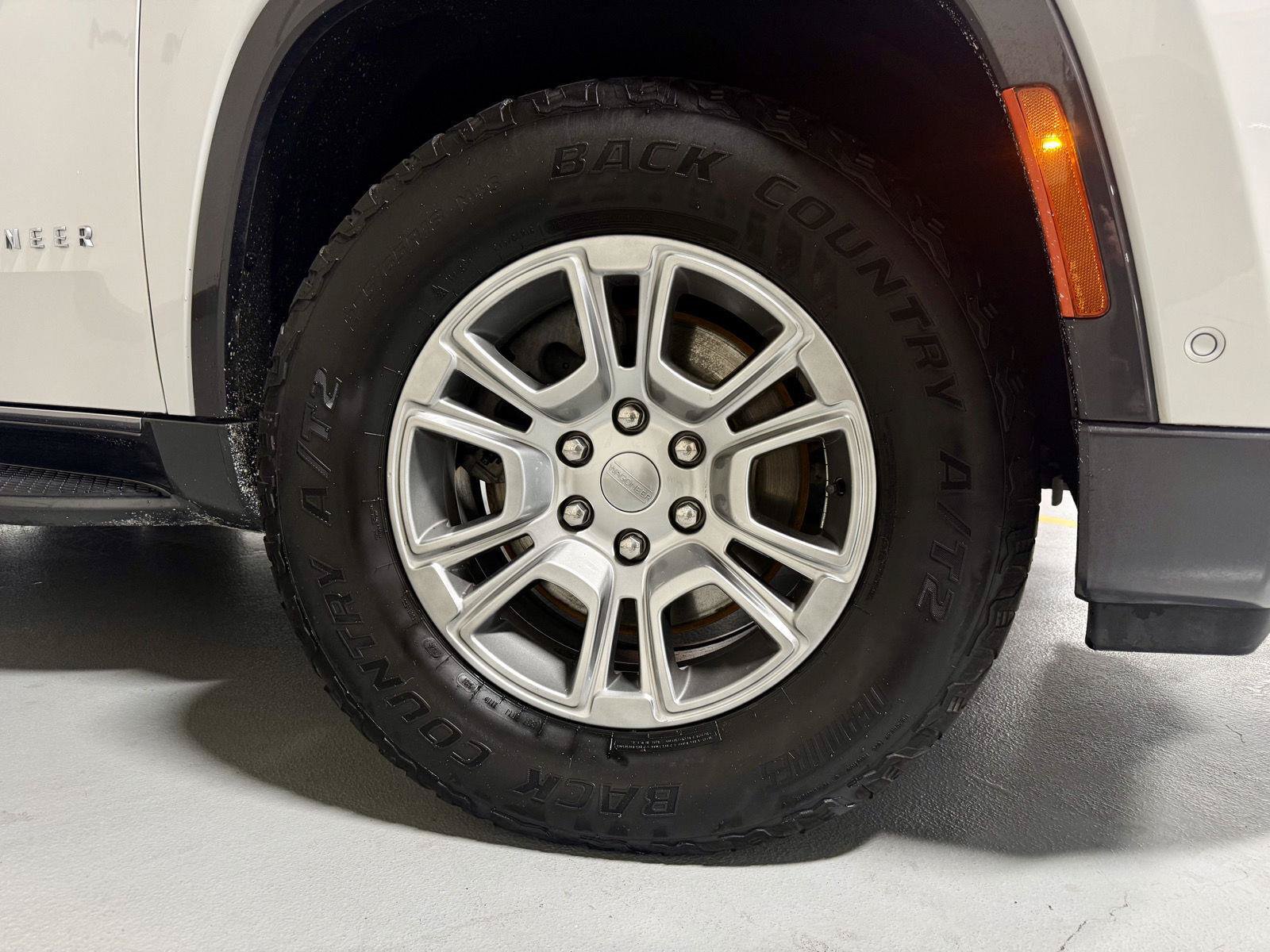 Used 2022 Jeep Wagoneer Series I AWD/4WD image 9