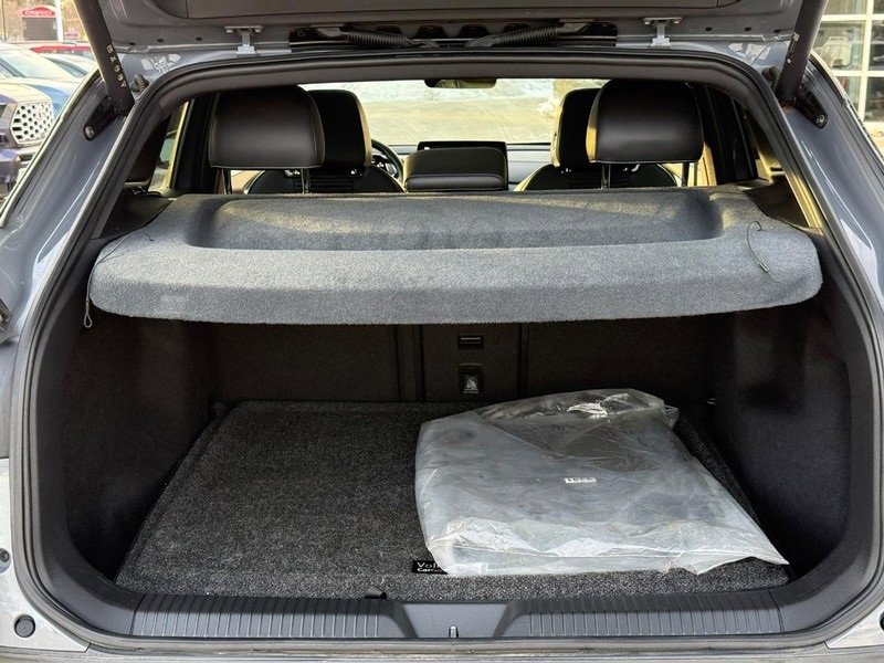 Used 2023 Volkswagen ID.4 Pro S image 9