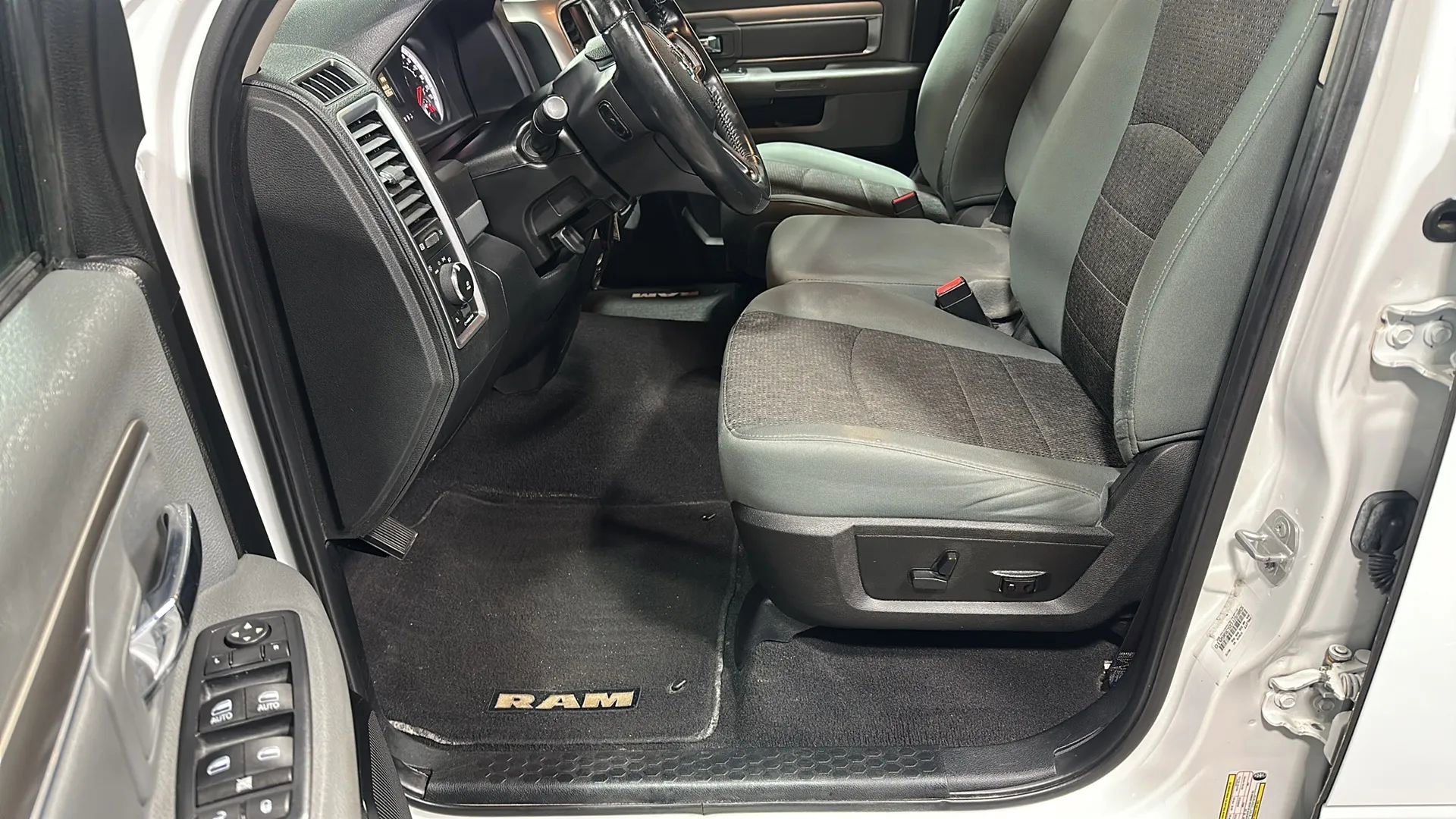 Used 2016 RAM 1500 Big Horn AWD/4WD image 9