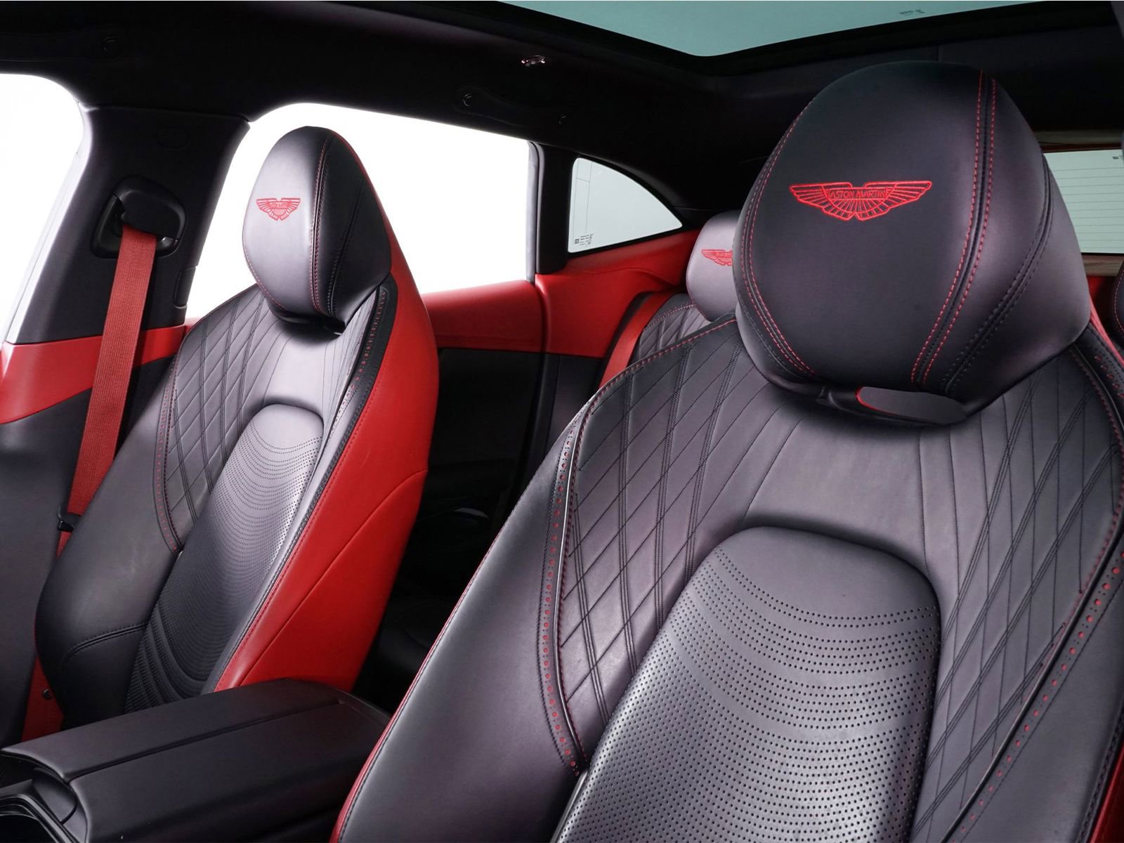 Used 2023 Aston Martin DBX 707 image 24