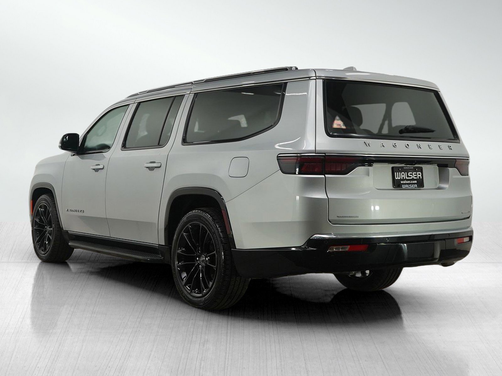 Used 2023 Jeep Wagoneer L Series II w/ Premium Group I image 3