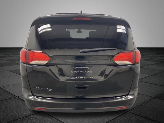 Used 2019 Chrysler Pacifica Touring-L Plus w/ S Appearance Package FWD image 5