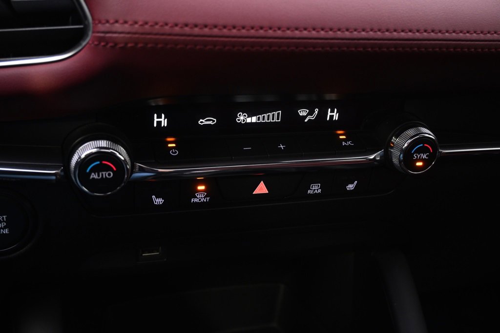 Used 2020 MAZDA MAZDA3 Hatchback w/ Premium Package image 31