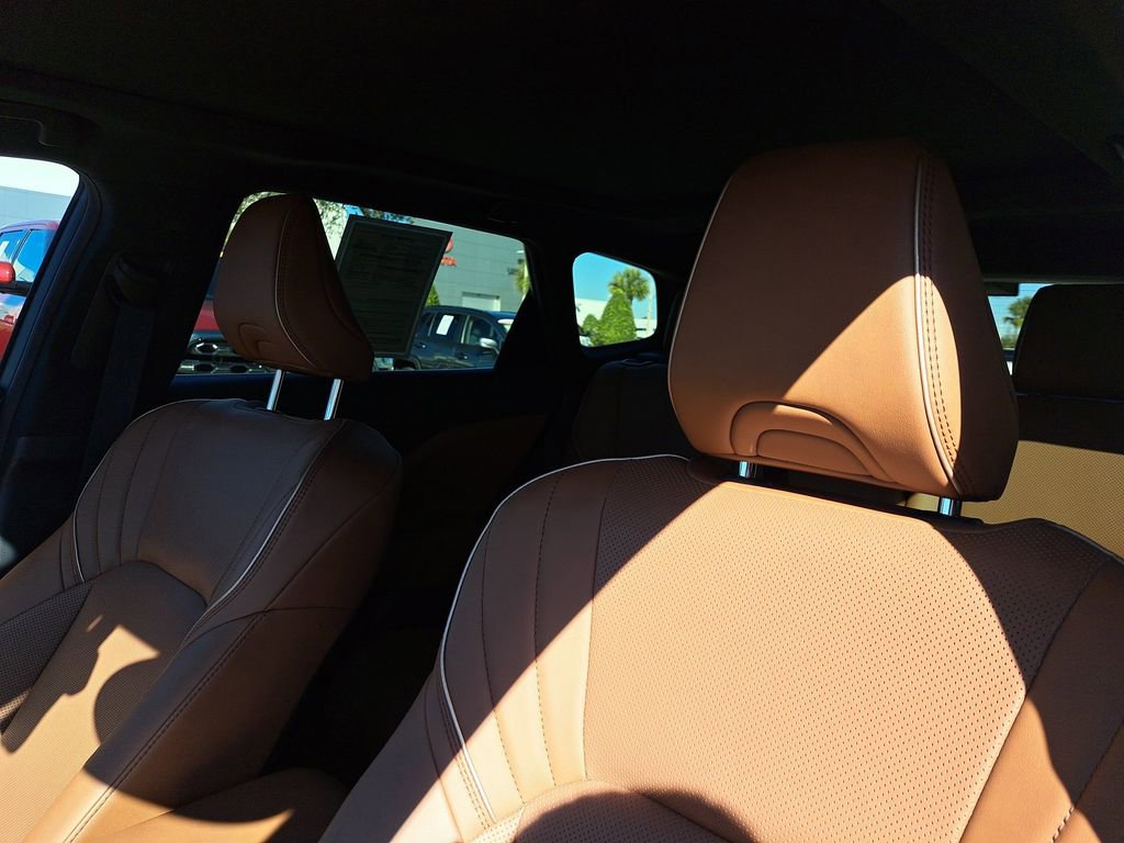 Certified 2025 Toyota Crown Signia Limited image 17