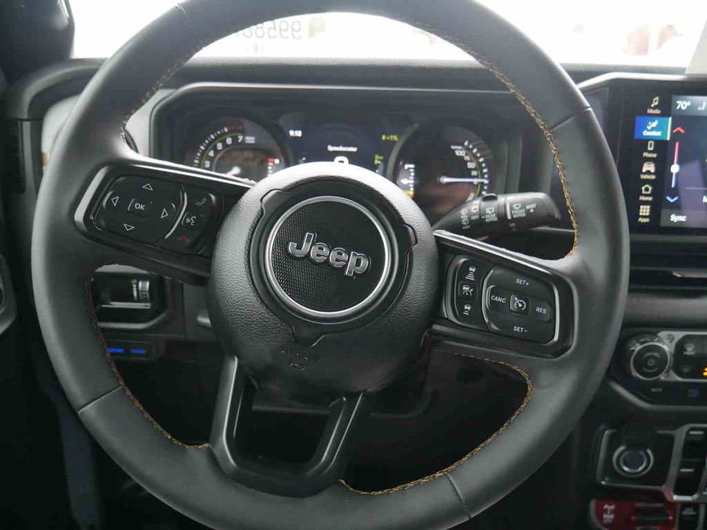 Used 2024 Jeep Wrangler Unlimited image 39