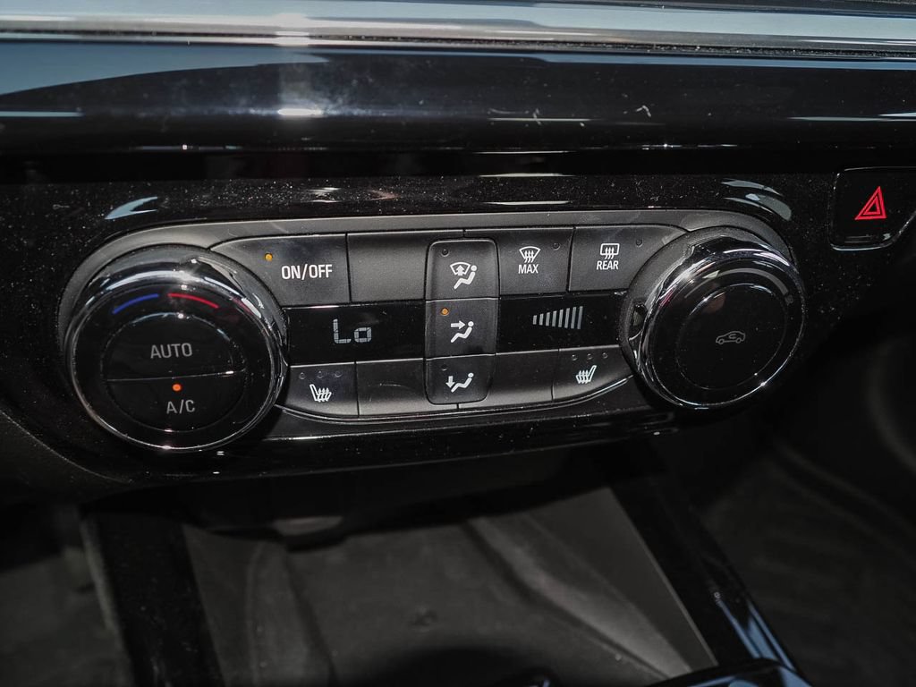 Used 2025 Chevrolet Trax RS w/ Sunroof Package FWD image 14