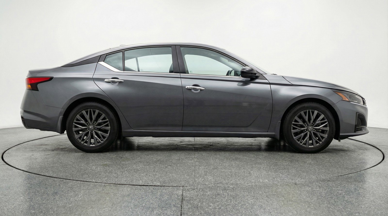 Used 2025 Nissan Altima 2.5 SV image 11