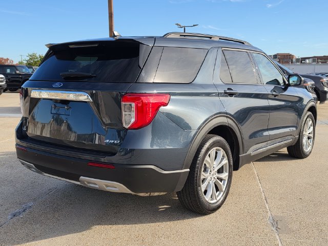 Used 2024 Ford Explorer XLT w/ Equipment Group 202A AWD/4WD image 5