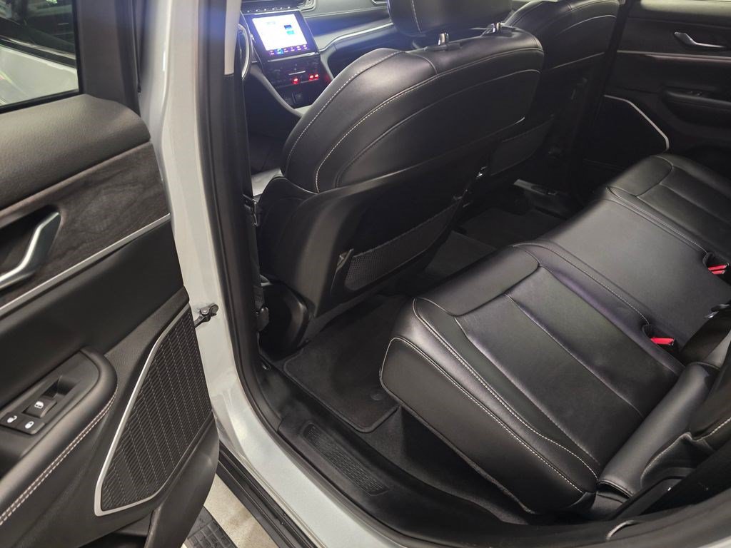 Used 2022 Jeep Grand Cherokee Limited RWD image 29