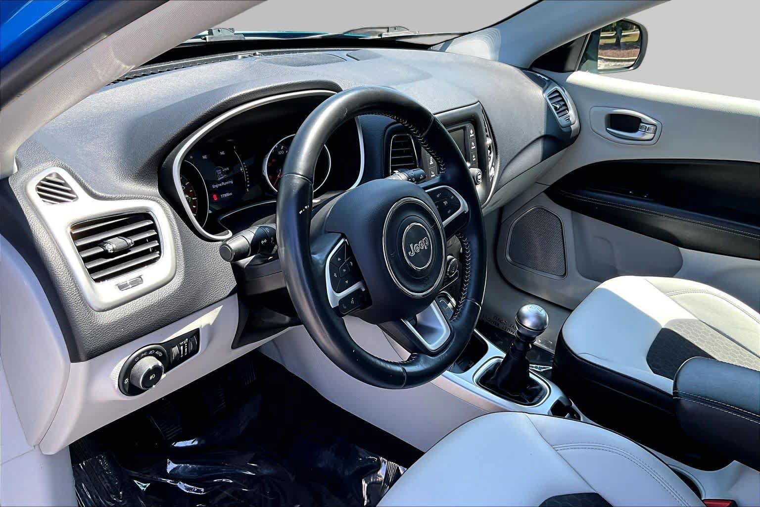 Used 2018 Jeep Compass Latitude AWD/4WD image 17