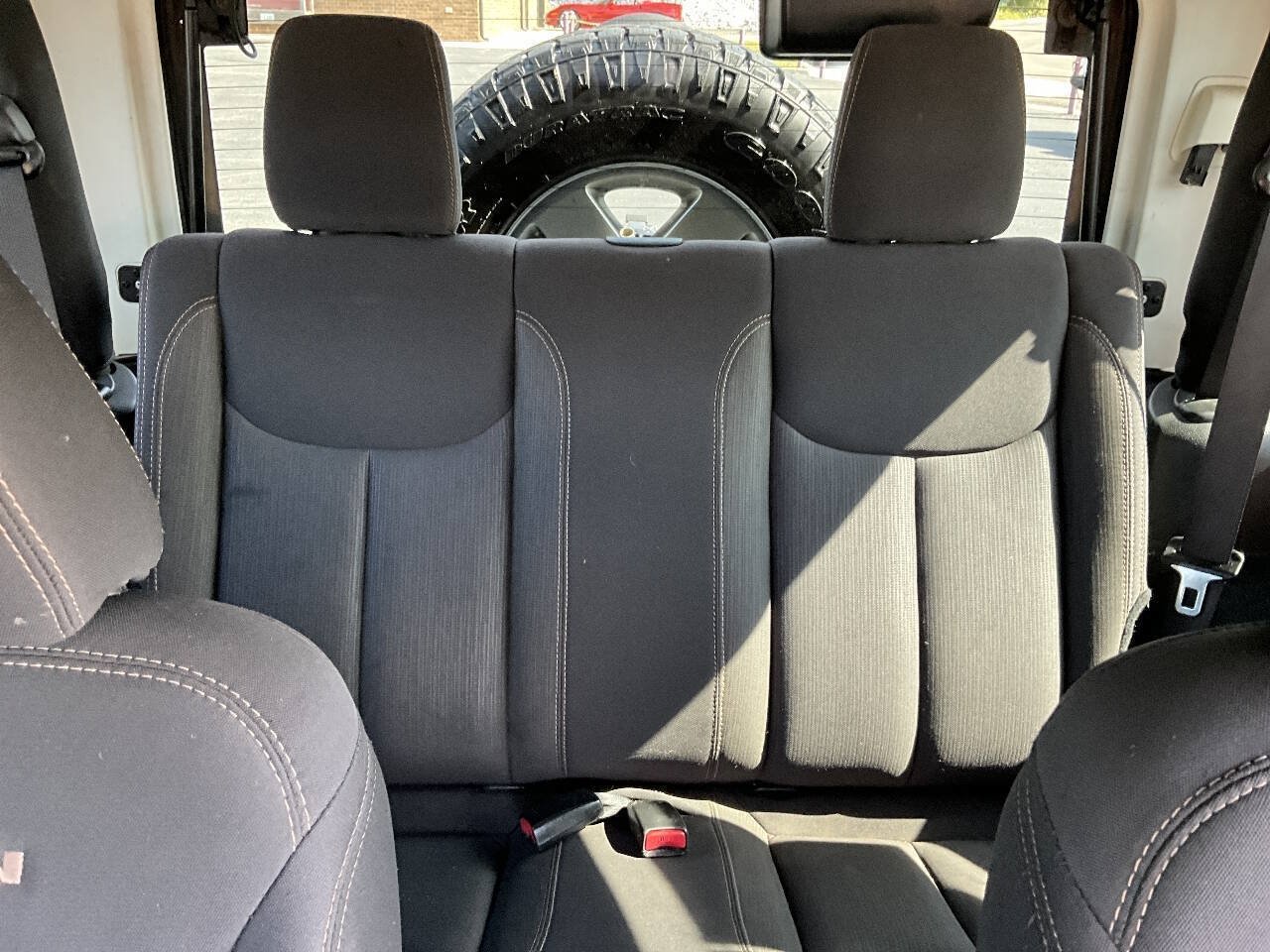 Used 2015 Jeep Wrangler Rubicon w/ Power Convenience Group AWD/4WD image 23