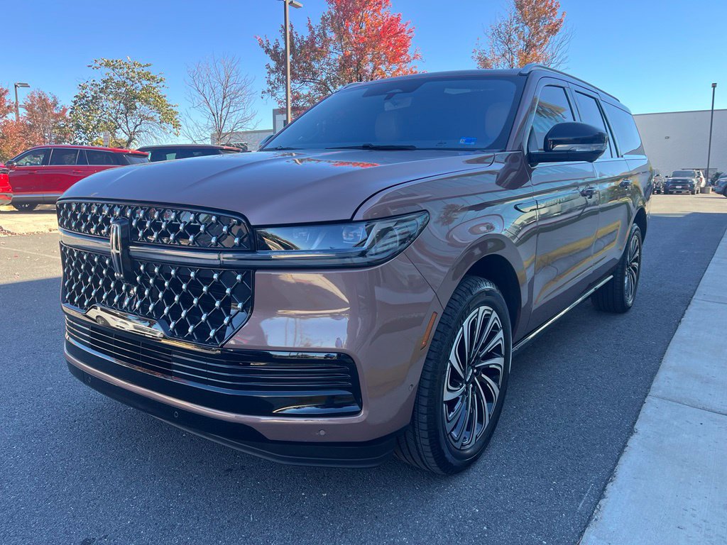 Certified 2025 Lincoln Navigator L Black Label AWD/4WD image 3