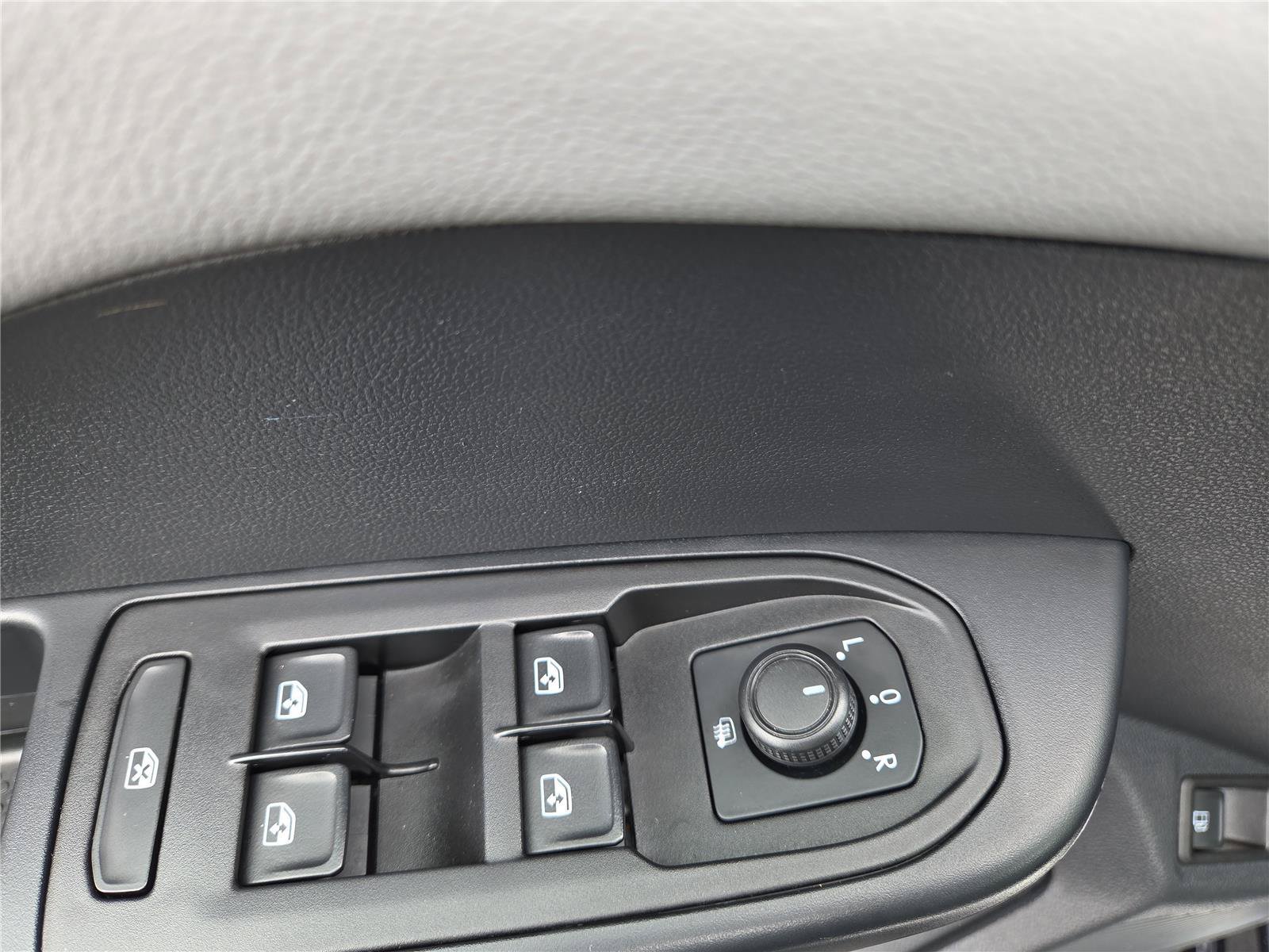 Used 2023 Volkswagen Taos SE AWD/4WD image 14