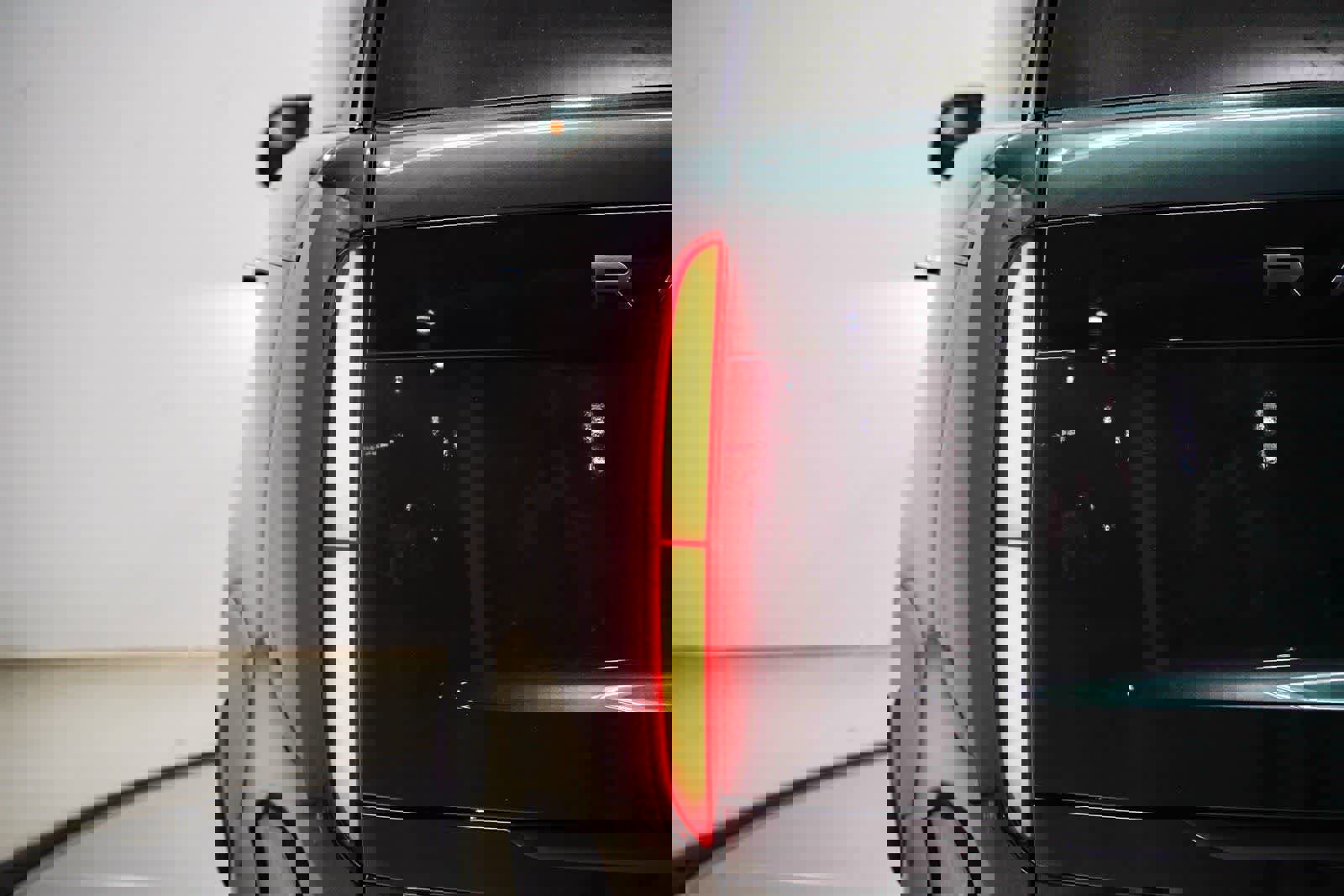 Used 2024 Land Rover Range Rover Long Wheelbase SE image 9