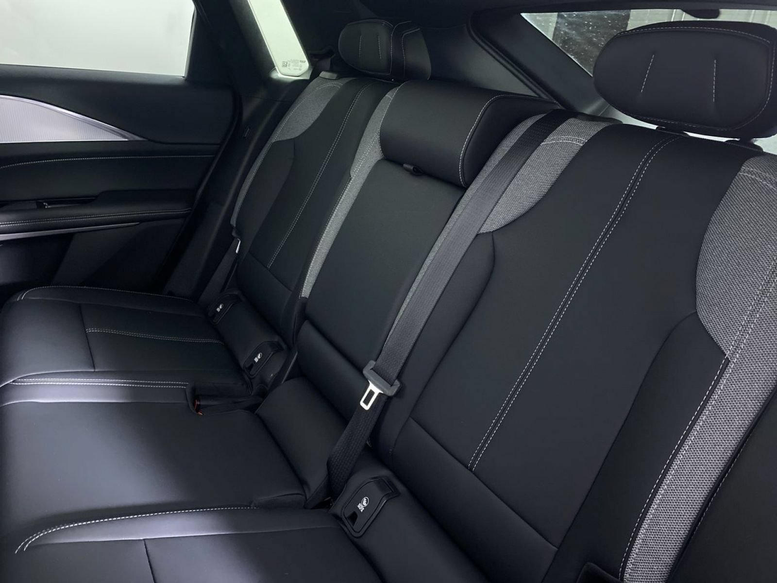 Certified 2024 Cadillac Lyriq Tech w/ LPO, Floor Liner Package AWD/4WD image 13