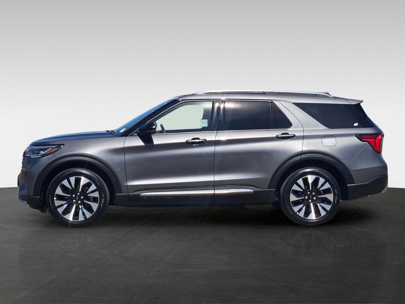 Used 2025 Ford Explorer Platinum w/ LUX Leather Package image 7