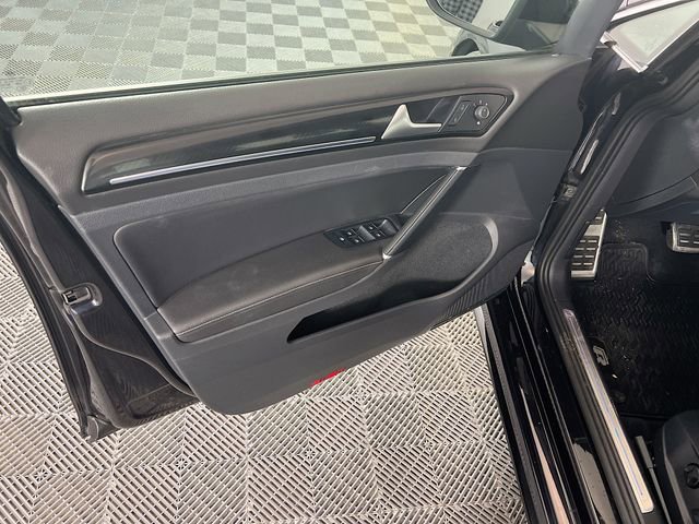 Used 2018 Volkswagen Golf R 4-Door AWD/4WD image 19