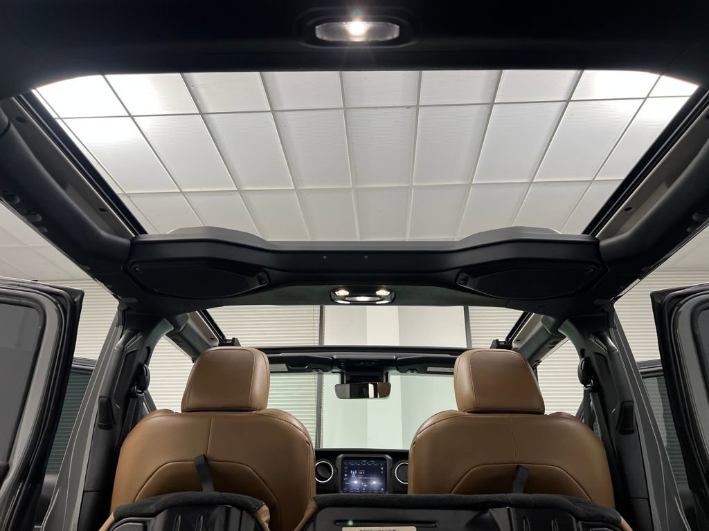 Used 2022 Jeep Wrangler Unlimited Sahara w/ Cold Weather Group image 33