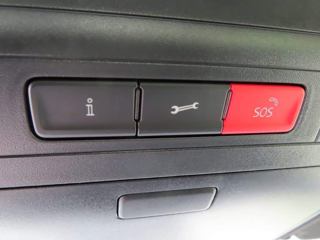 Used 2018 Volkswagen Golf R 4-Door image 14