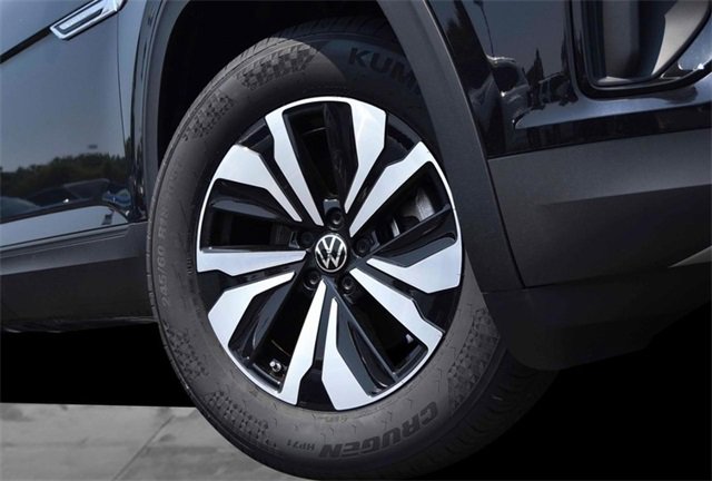 New 2025 Volkswagen Atlas Cross Sport SE image 3