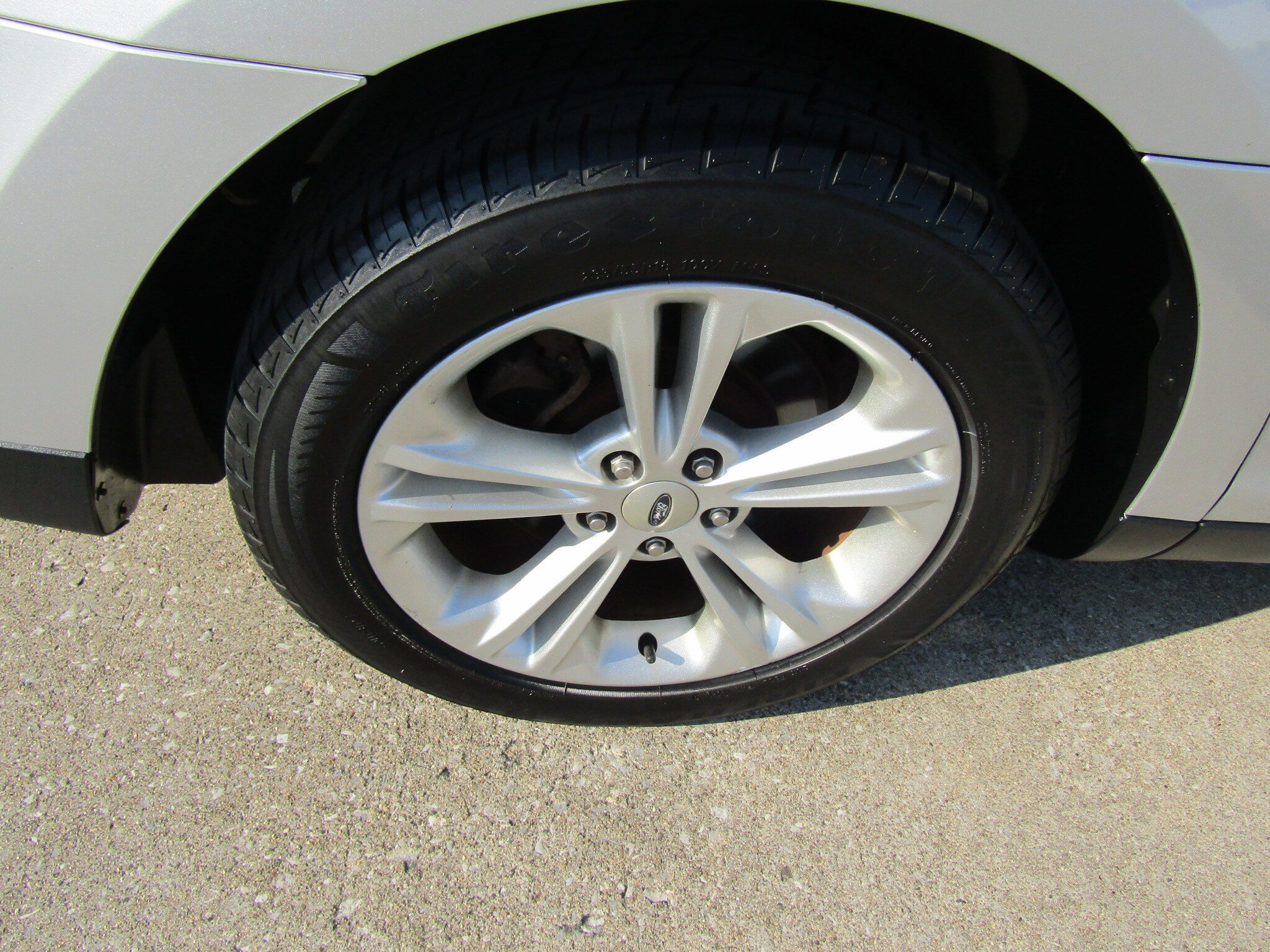 Used 2013 Ford Taurus SEL FWD image 12