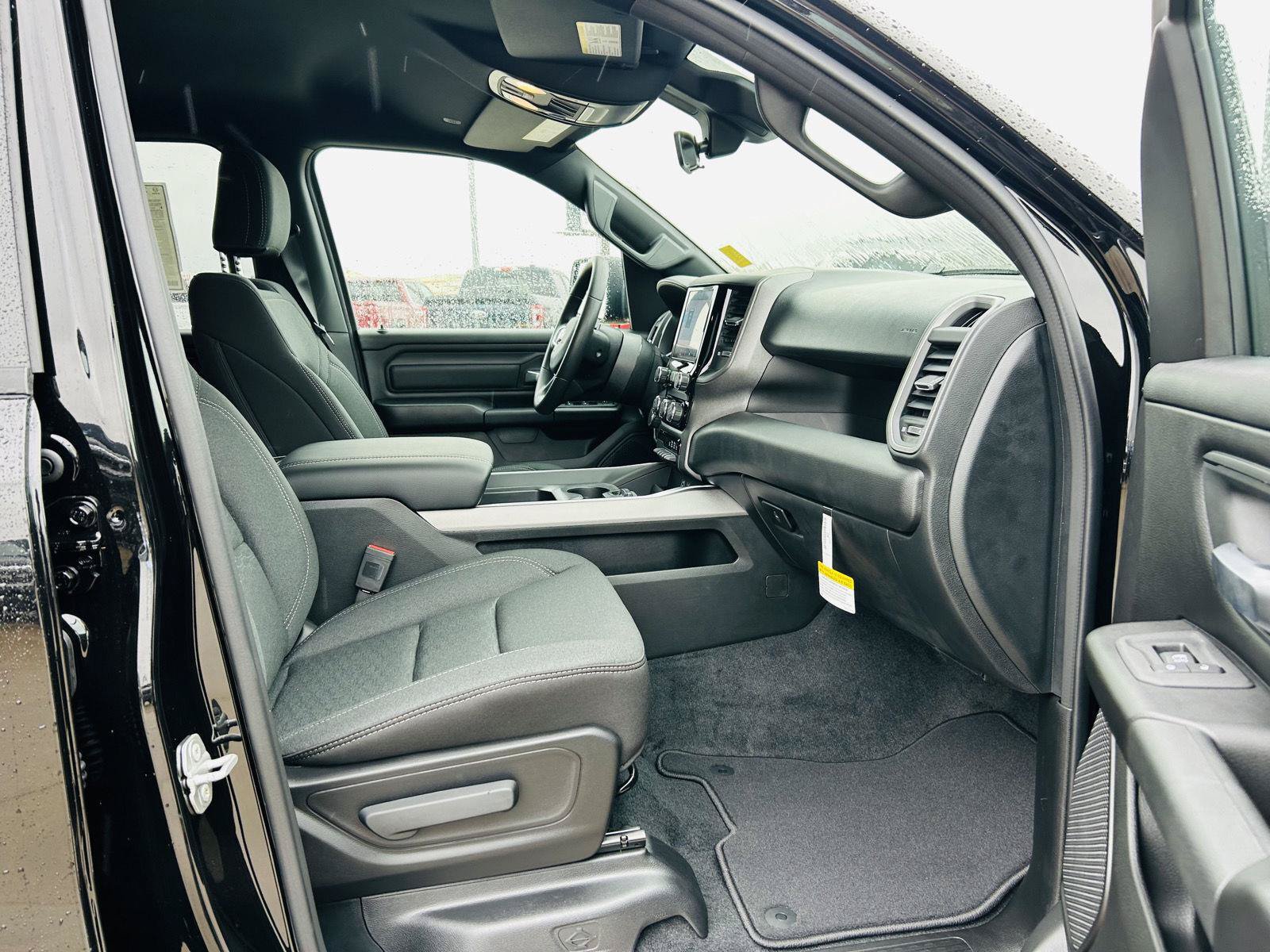 New 2027 RAM 1500 Express AWD/4WD image 31