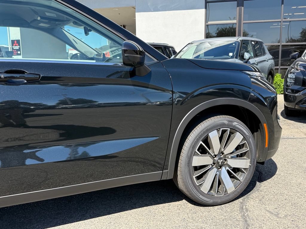 New 2026 Mitsubishi Outlander FWD image 15